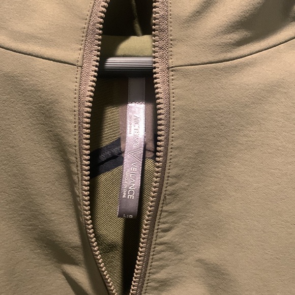 Arc’teryx veilance isogon jacket - Picture 2 of 2